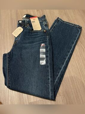 NWT Women’s Levi’s 501 Curve Jeans Size 27x30